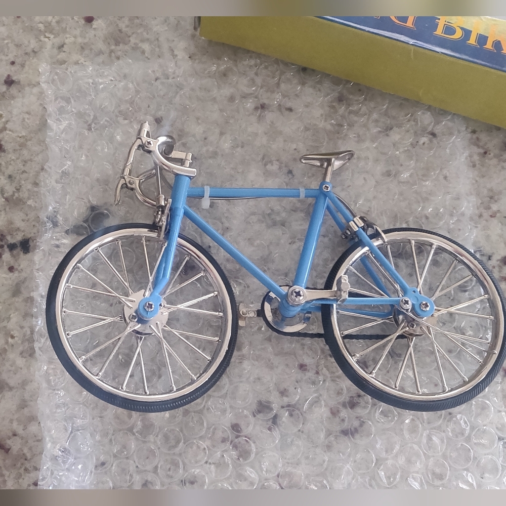 vintage collectable Racing bike miniature scale 1:10Die Cast Me Blue Bicycle Toy
